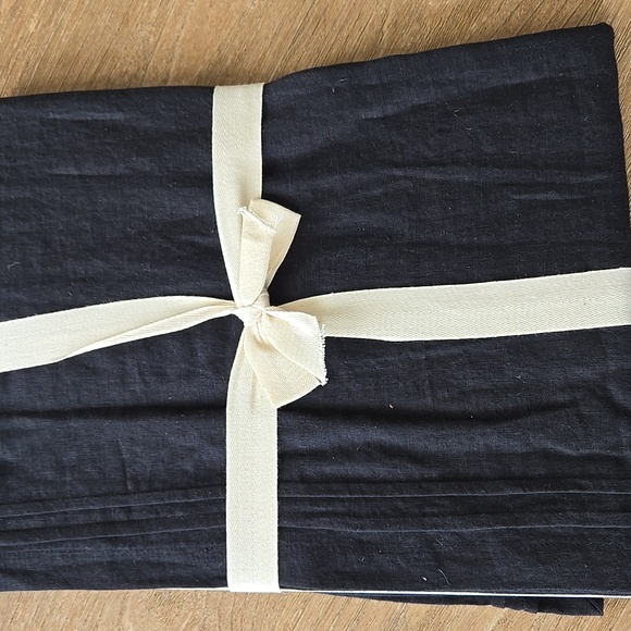 Williams Sonoma Black Linen Table Runner - Picture 3 of 5